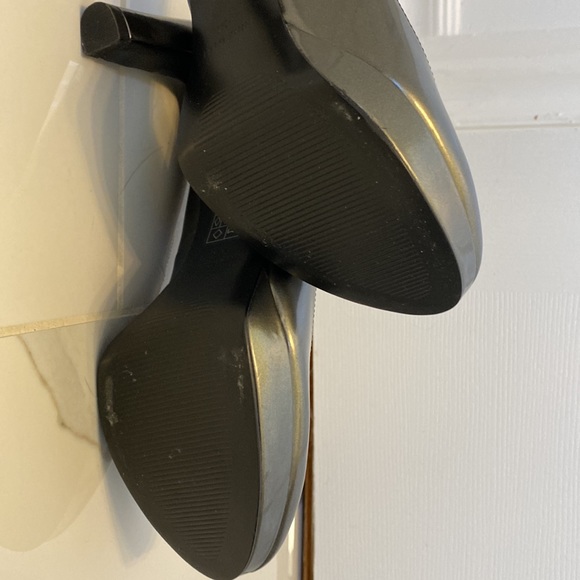 Nine West Pewter High Heels - Picture 4 of 4